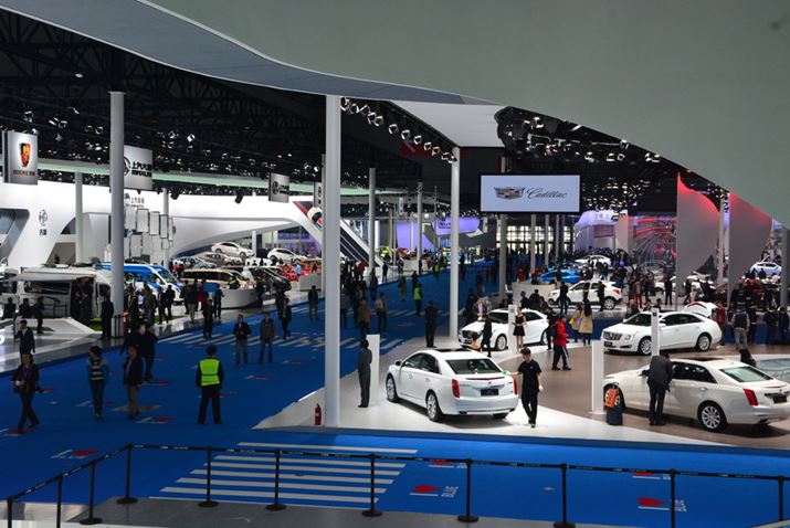 �e�u�[�X���u�Ă�ʘH�͍L���A�v���X�f�C�ɂ͂������ƎB�e���ł���