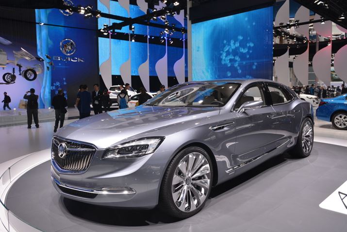 �r���C�b�N�̓r�b�O�Z�_���A�A�x�j�[���E�R���Z�v�g�𒆍������J