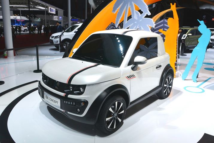 2�l���̃}�C�N��EV���W������Ă���