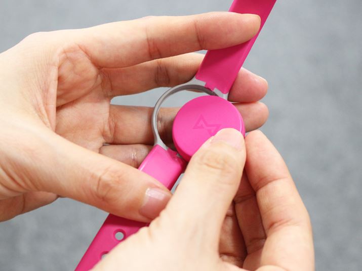 �x���g�A�N���b�v�ǂ�����ւ̕����ɖ{�̂��͂ߍ��ނ����Ȃ̂ŁA�ȒP�ɑ����ł���