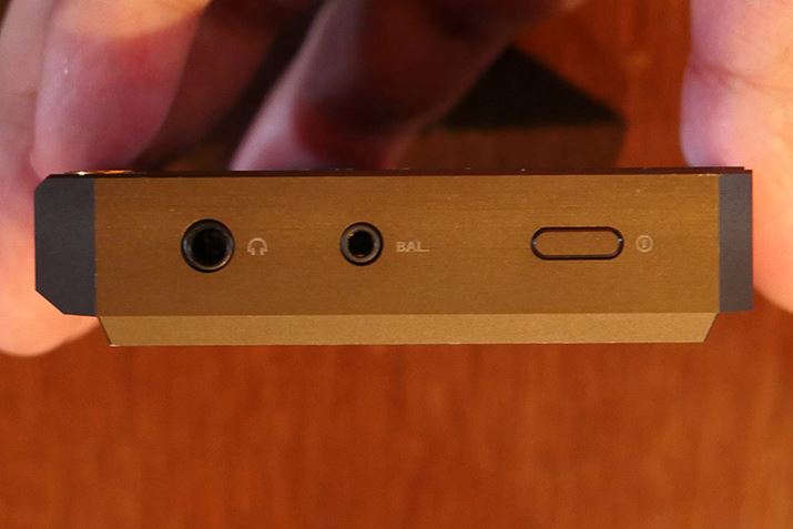 㕔ɂ́Ad{^A2.5mmoXóA2.5mmAoXo͂Ă