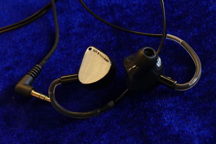 HiFiMANRE1000B^̃_Ci~bNhCo2ڂCz