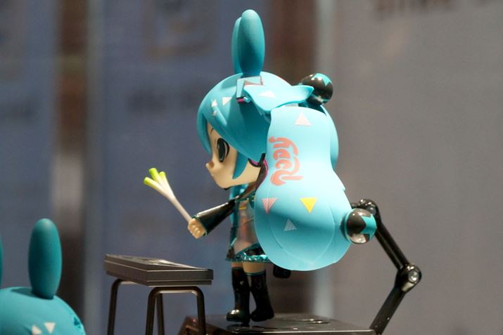 BcCe[ uRODYṽS悤ɃfUCĂ܂