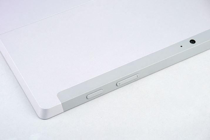 {̏㕔ɃAeiĂÃp[cgĂ