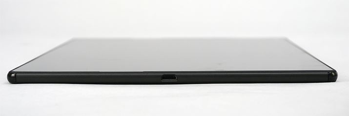 EʂmicroUSB[q𓋍ځBLbvJo[̂ȂLbvXh