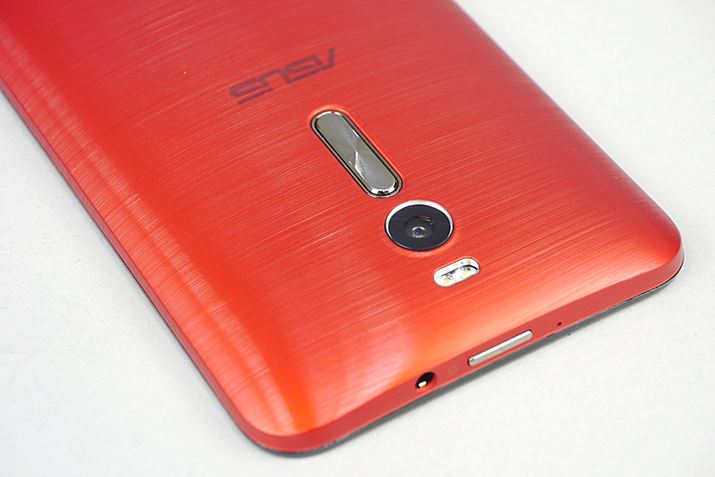 ���C���J�����͉�f����1300���ɐ��\������BF2.0�̃����Y�Ƒg�ݍ��킹�Ă���