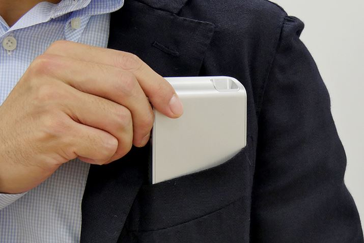 ���|�P�b�g�Ɏ��܂�~�j�v���W�F�N�^�[ C-5