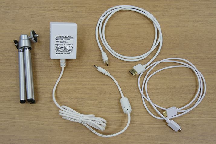 �t���i�́A�~�j�O�r�AHDMI-miniHDMI�P�[�u���AmicroHDMI-miniHDMI�P�[�u���AAC�A�_�v�^�[