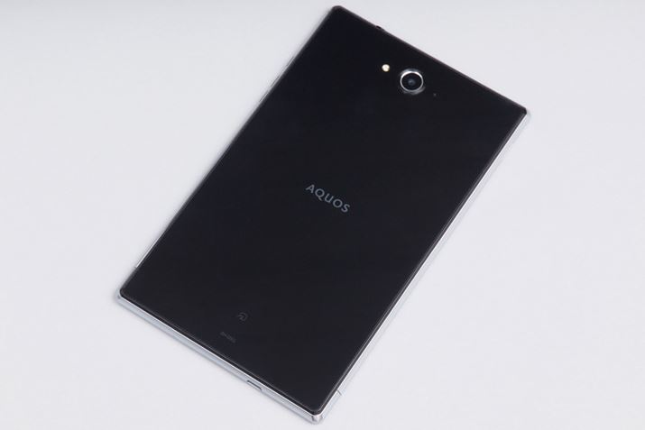 tbgȃfUC̔wʂ́AVvJ̃fUCȂǂAQUOSV[Y炵