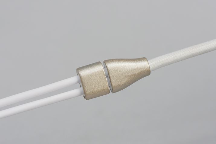 P[u2ނ̔핢iV[XjBYɁACzo[ARlN^zɂȂĂ