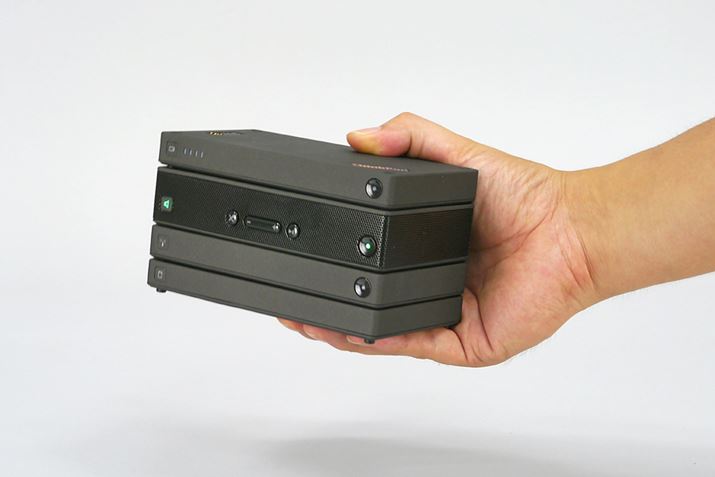 4̋@̓|Ssƃ}OlbgɂڑŒ肳Bׂč̂Ԃ̏dʂ842.1g