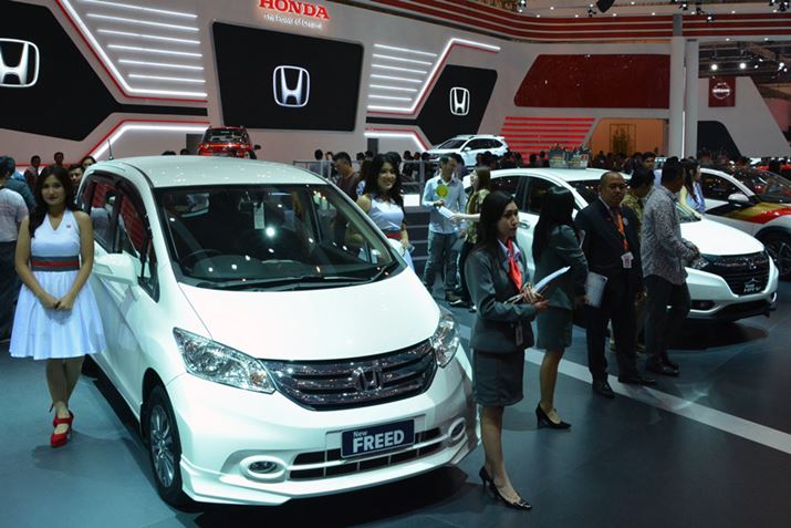 t[hɉāAF[HR-V̖OœWĂ