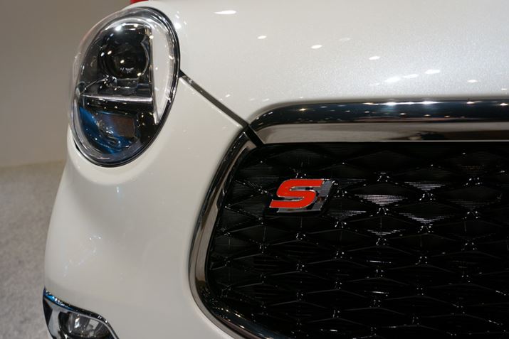 �O��������p�Ƀf�U�C�����ꂽ���́B�Ԃ��G���u���������͋C�𐷂�グ��