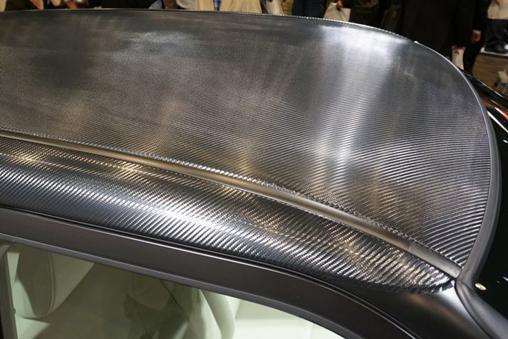 �V��ɂ͒Y�f�f�ޕ��̕\�ʏ������Ȃ��ꂽ�V�[�g�������Ă���