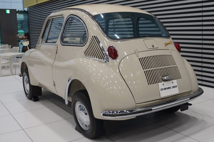 RRCAEgɂ悭Ȃ炩ȌX΂`ÃfUĆAĂ͓I