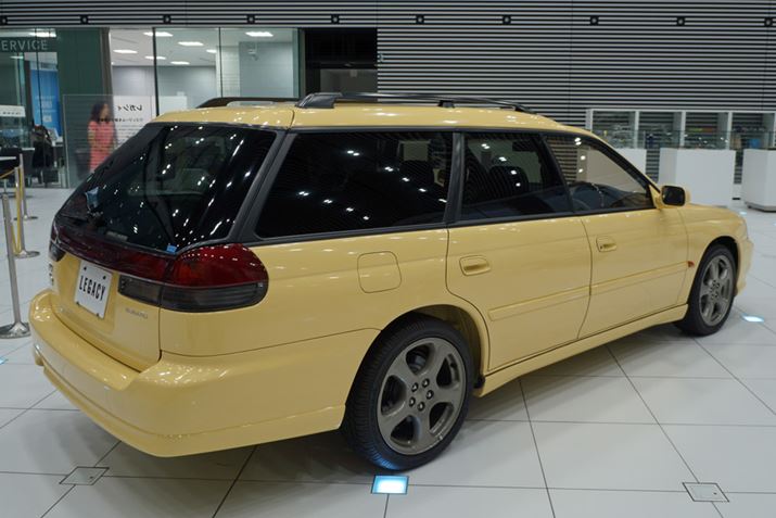 CG[̃{fBɃO[̃zC[Ƃgݍ킹͍Ă͓I