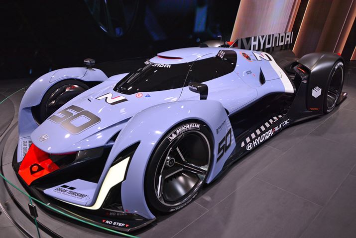 884n͂̔Rdr𓋍ڂq_CN2025rWEOc[X