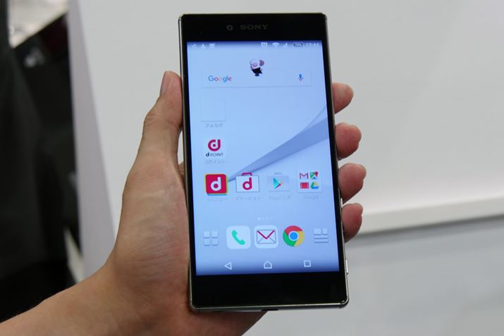 2016×3840��4K�\���ɑΉ������5.5�C���`�̃g�����~�i�X�f�B�X�v���C�𓋍ځB������76mm�̑�^�X�}�[�g�t�H����