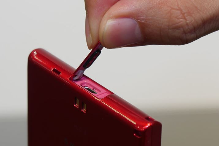 IPX5/8�����̖h���ƁAIP6X�̖h�o�ɑΉ��BmicroUSB�|�[�g�̓L���b�v�t��