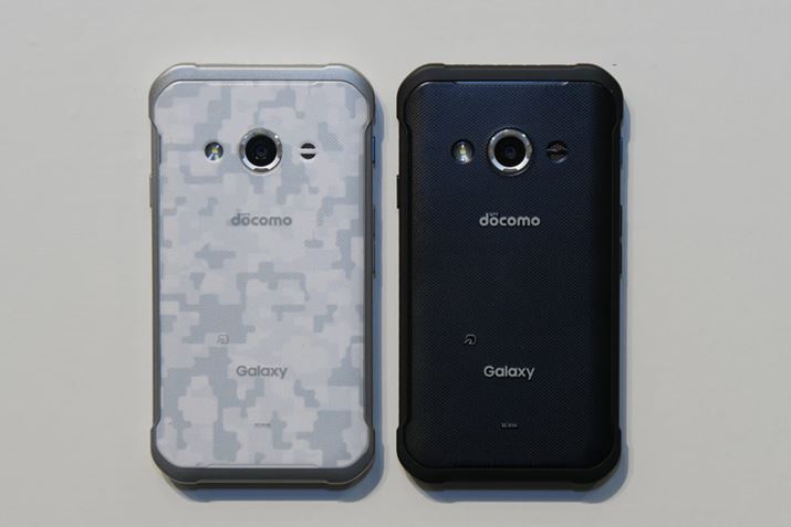 �J���o���́A����Camo White�A�E��Solid Black