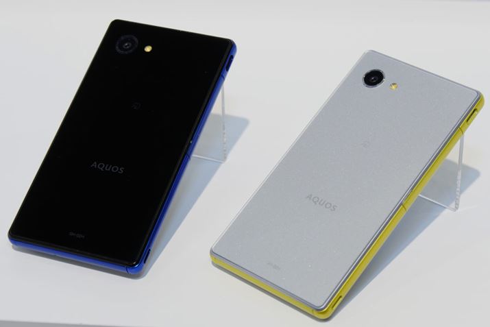 �J���[�o���G�[�V�����́A����Blue×Black�ƉE��Yellow×Silver��2�F