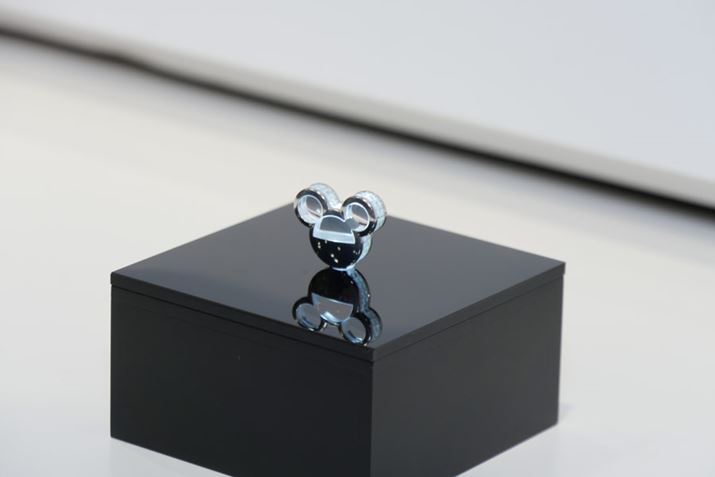 ��������X�}�z�s�A�X���C���z���W���b�N�ɍ������ނ��ƂŁA�f�B�Y�j�[�L�����N�^�[����ʓ���x��n�߂�