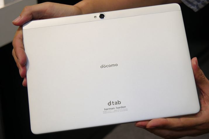 �t���Z�O�`���[�i�[�𓋍ڂ��Ă���ق��A���^���̔w�ʂȂǍ��@�\���ƍ��������i��ł���