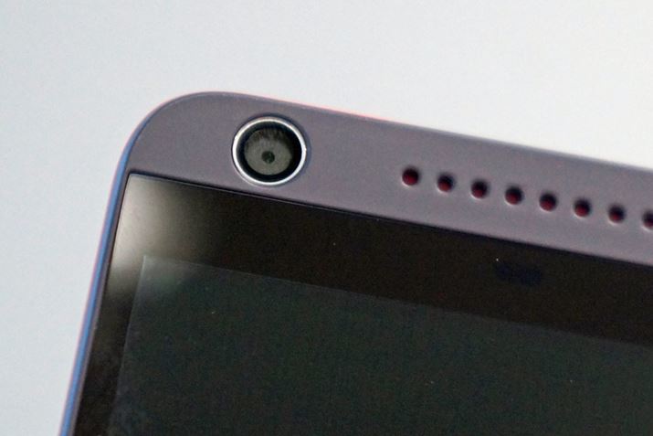 �T�u�J�����͖�500����f�ŁAF�l��2.8�BLED�t���b�V���͔�����Ă��Ȃ�