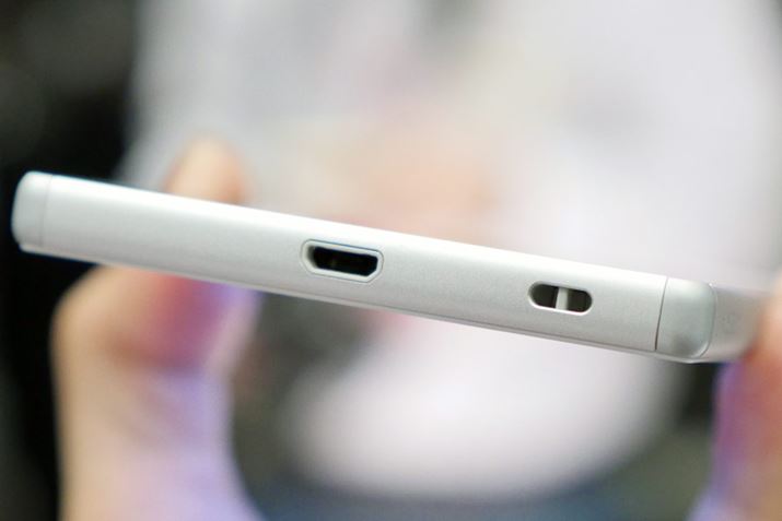 �{�f�B�͖h���Ή��B�L���b�v���X��USB�|�[�g�������