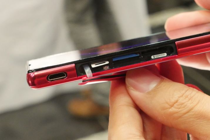 �L���b�v���X��USB�|�[�g�𑕔��BIPX5/8�����̖h���ɑΉ�