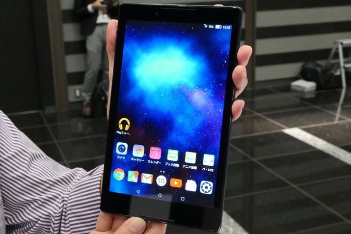 ���C�hXGA�\���Ή��̖�8�C���`�t���������Android�^�u���b�g