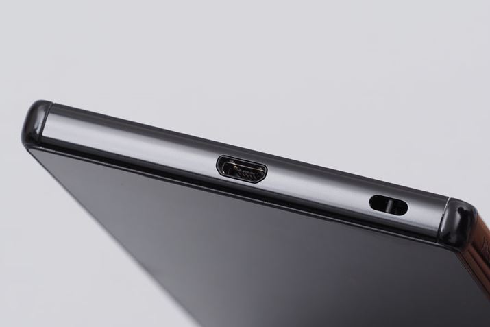 O@킩̗pꂽLbvXmicroUSB|[gBhƖhodlɂ͈ΉĂ