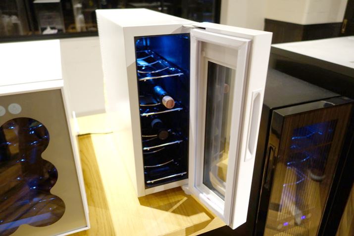 ɓɂLEDvBCgON/OFF͐ݒ\