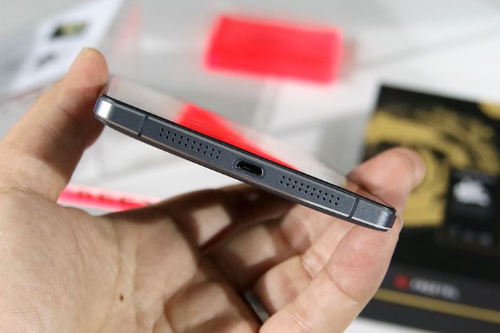 TCh̉́ARs[^[ɂHŒJɍ荞܂Ă