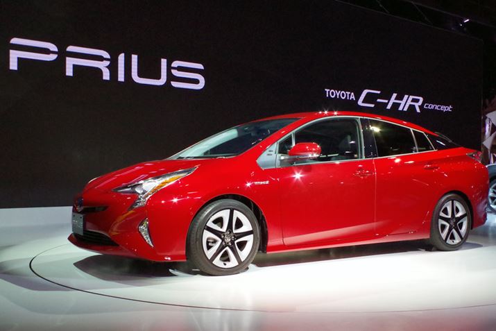 �X�e�[�W��ɒu���ꂽ�Ԃ��v���E�X�B��񂶂čs��ꂽ�A�����J�̔��\�ƍ��킹���J���[���낤