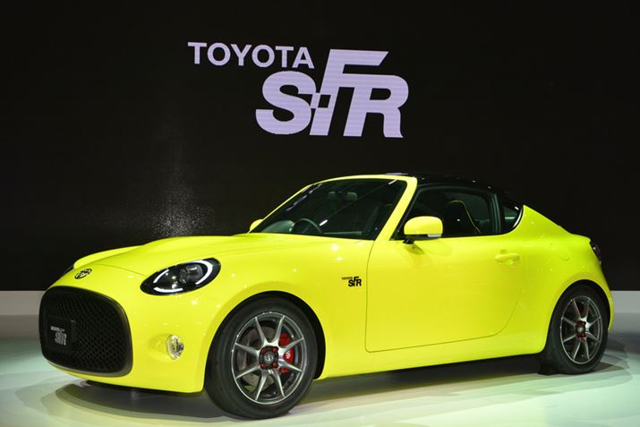 �傫���J�����t�����g�O�����Ɉ��g�̂���FR�X�|�[�c�J�[�́uS-FR�v�B�ʎY�����\����Ă���