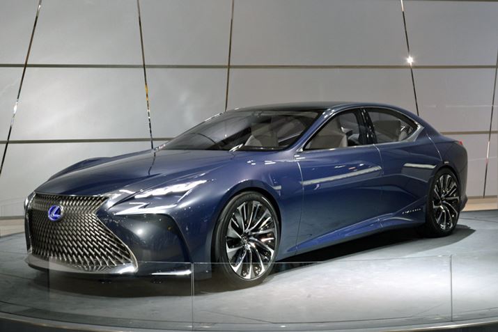 ���N�T�X�u�[�X�ł͎����u���N�T�XLS�v�̔R���d�r�ԃ��f��LS-FC���W������Ă���