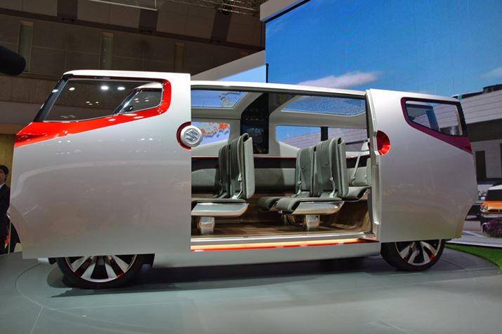 3��V�[�g�̃~�j�o���ł���G�A�g���C�T�[�B�V�[�g�A�����W�ƊJ�������鎺����Ԃ�����