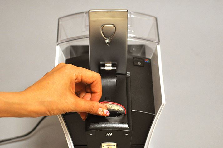 }̃t^ɂȂĂ郌o[JAJvZ𓊓