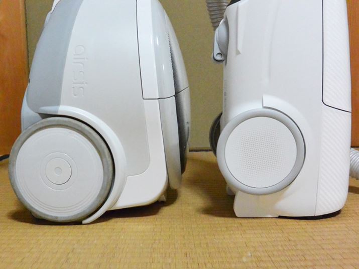 �M�ҏ��L�̑|���@�uMC-SXJ4000�v�Ɣ�ׂĂ݂�ƁA����ȏ㏬�����悤�Ɍ����܂��i�E��MC-JP500G�j