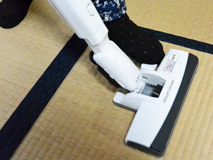 �w�b�h�̃{�^���𓥂񂾂܂܉����ǂ������グ��ƁA�u�q�m�Y���v���o��