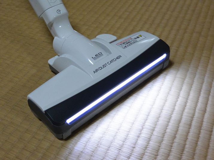 �w�b�h�O����LED���C�g�����ڂ���Ă��܂�