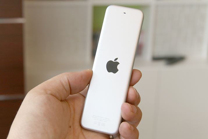 肵fUC̔wʁB㕔ɂSirip̃}CN𓋍ڂ