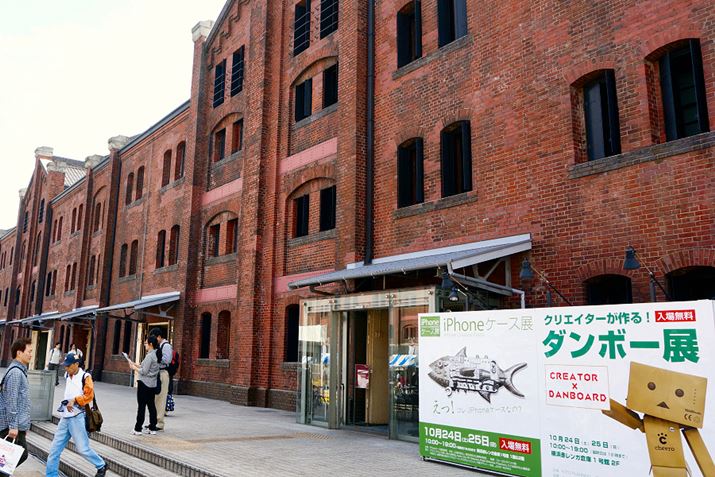 iPhoneP[XWƓɃNGC^[ɂu_{[WvJ