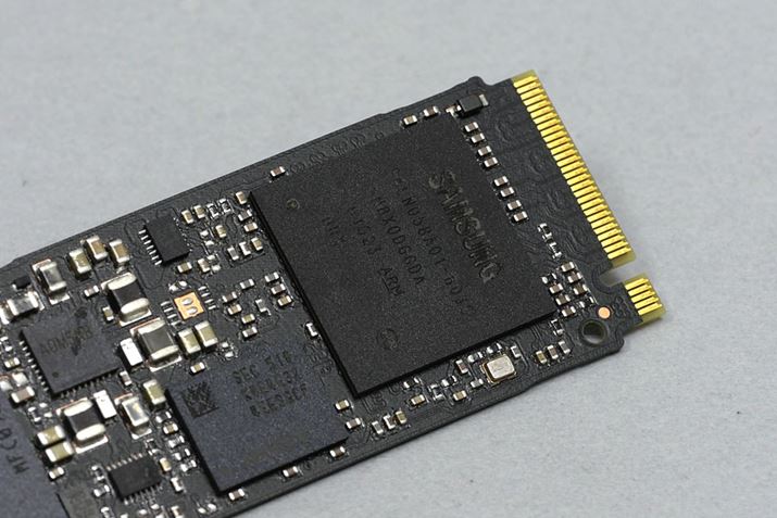 UBX�R���g���[���[