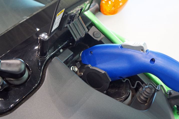 �[�d�̓{���l�b�g���ɂ���v���O����čs��