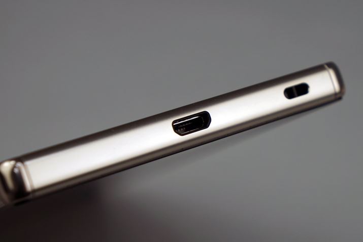 IPX5/8̖hdlIP6X̖hodlNABmicroUSB|[g̓LbvX