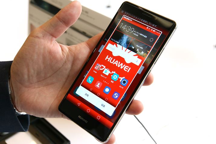 5.5^̑ʃfBXvC𓋍ڂ邪AzfUCɂăRpNgȃTCY