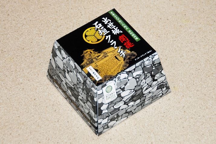 �Ί_��͂������ɓ��������ʂ̂��َq�̂悤�Ɍ����邪�A�Ȃ��AR�t��