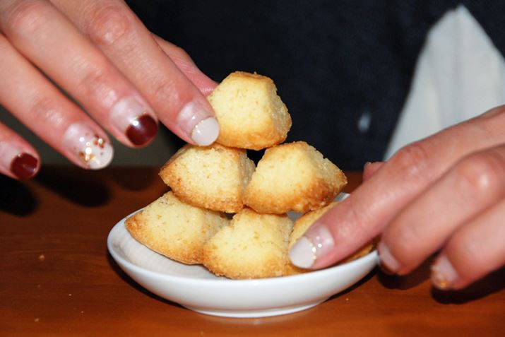 ���̂��َq�͐Ί_��͂����`�ƂȂ��Ă����̂ŁA�M�҂��Ί_������Ă݂邱�Ƃ�